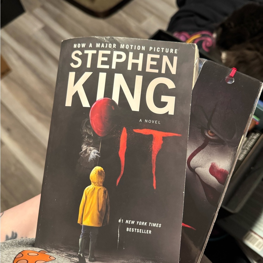 Stephen King 'IT' Paperback Book
